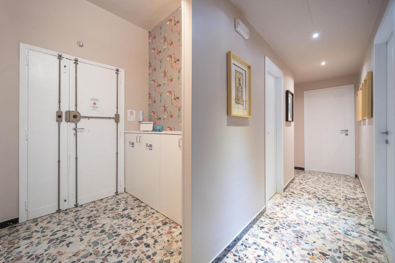 Budget Rooms Carbonazzi 17 Cagliari Eksteriør billede