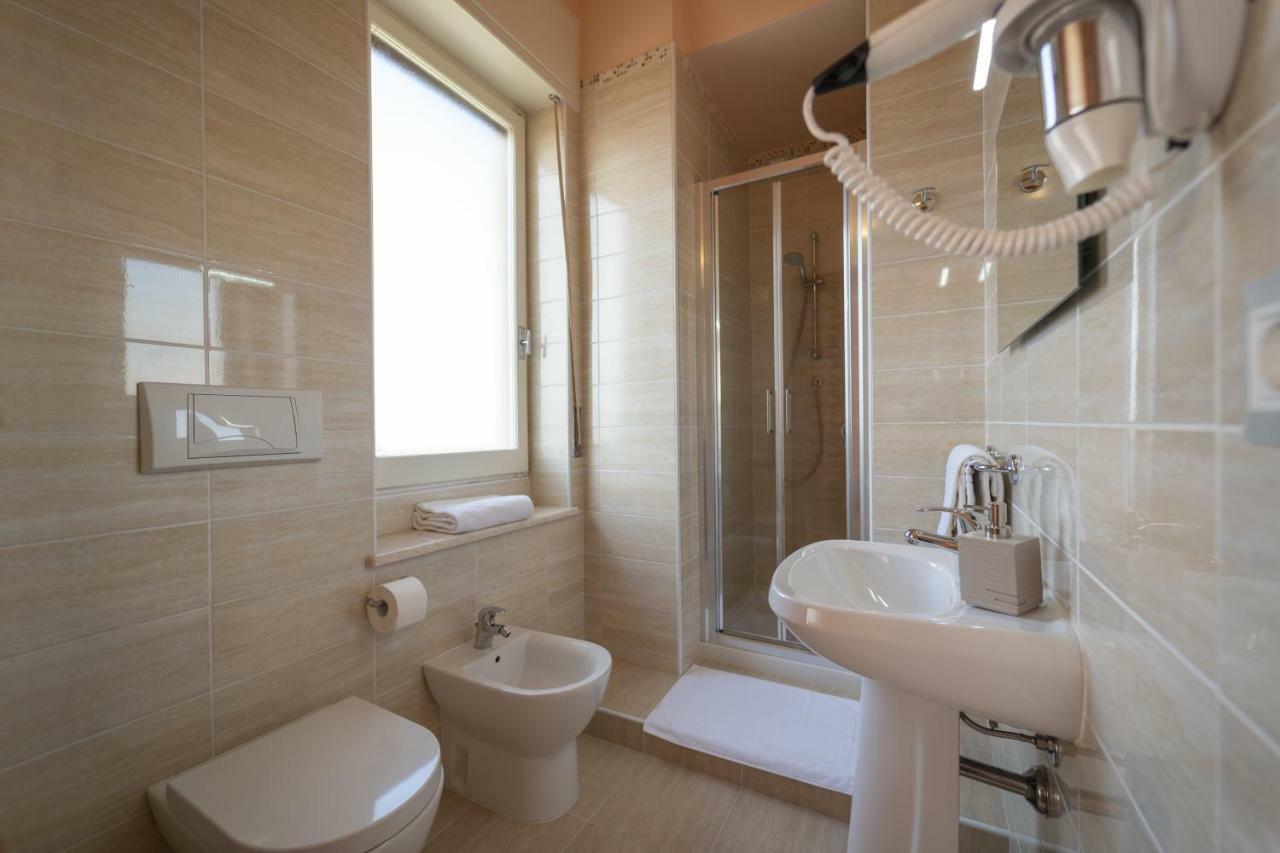 Budget Rooms Carbonazzi 17 Cagliari Eksteriør billede